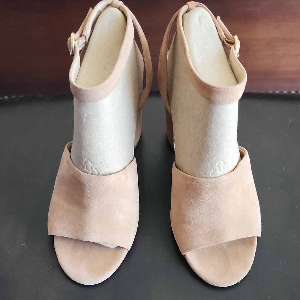 Jones New York Beige Suede Heels